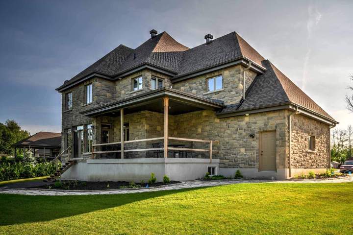 Maison résidentielle en pierre Gatineau